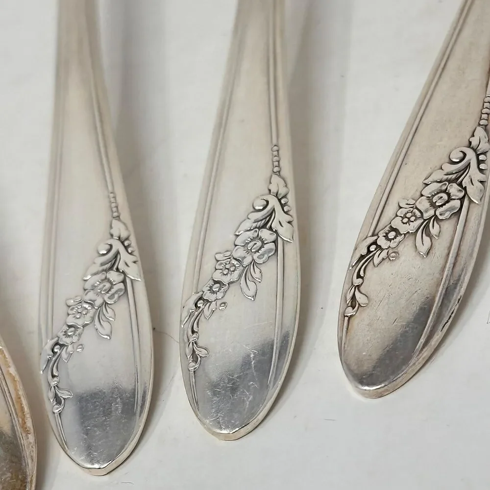 Oneida Tudor Plate Queen Bess 2 Silverplate Flatware 7 Piece Silverware Set 1946